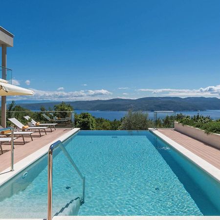 Nice Apartment In Plomin With Jacuzzi Kültér fotó