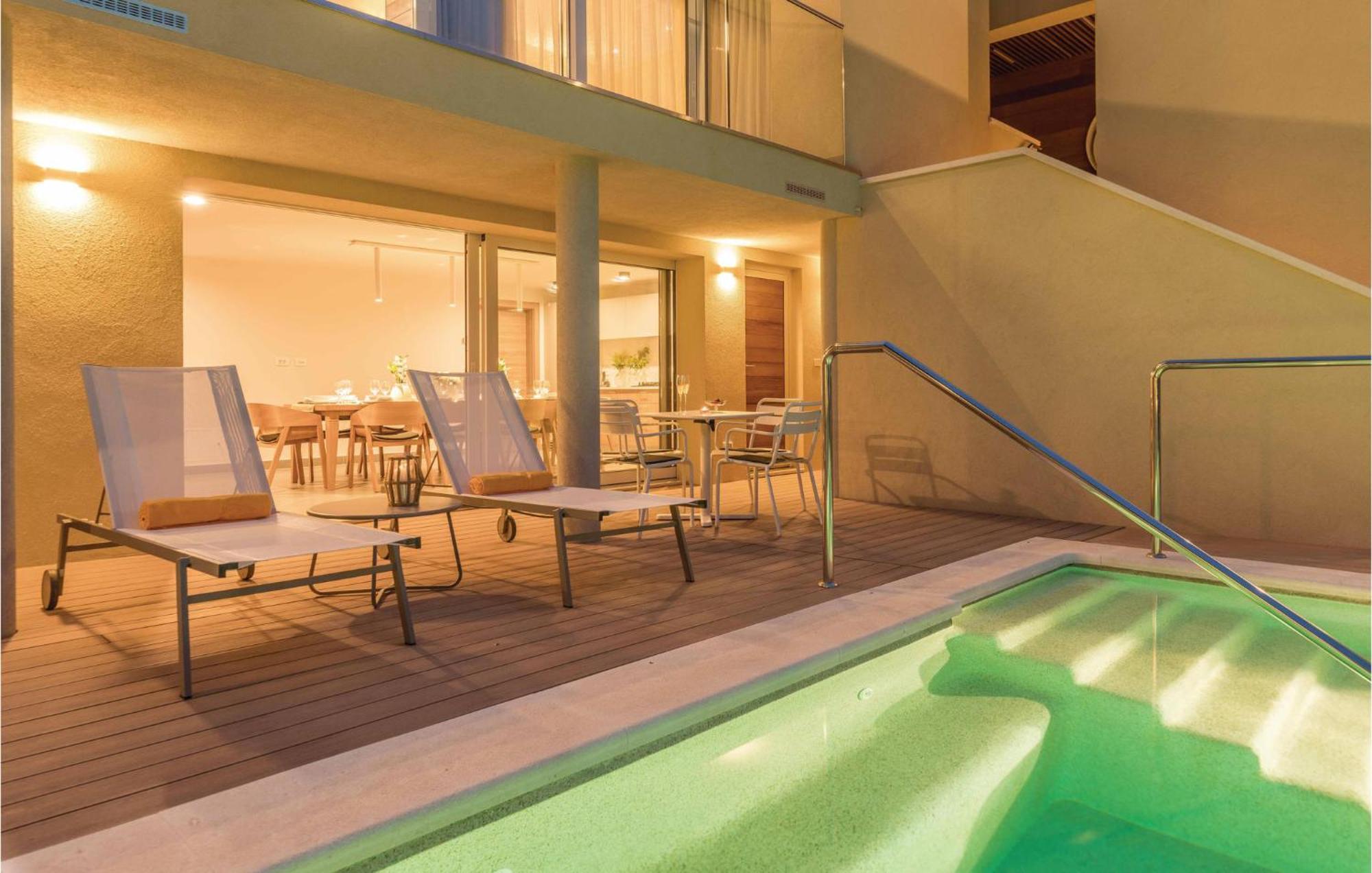 Nice Apartment In Plomin With Jacuzzi Kültér fotó
