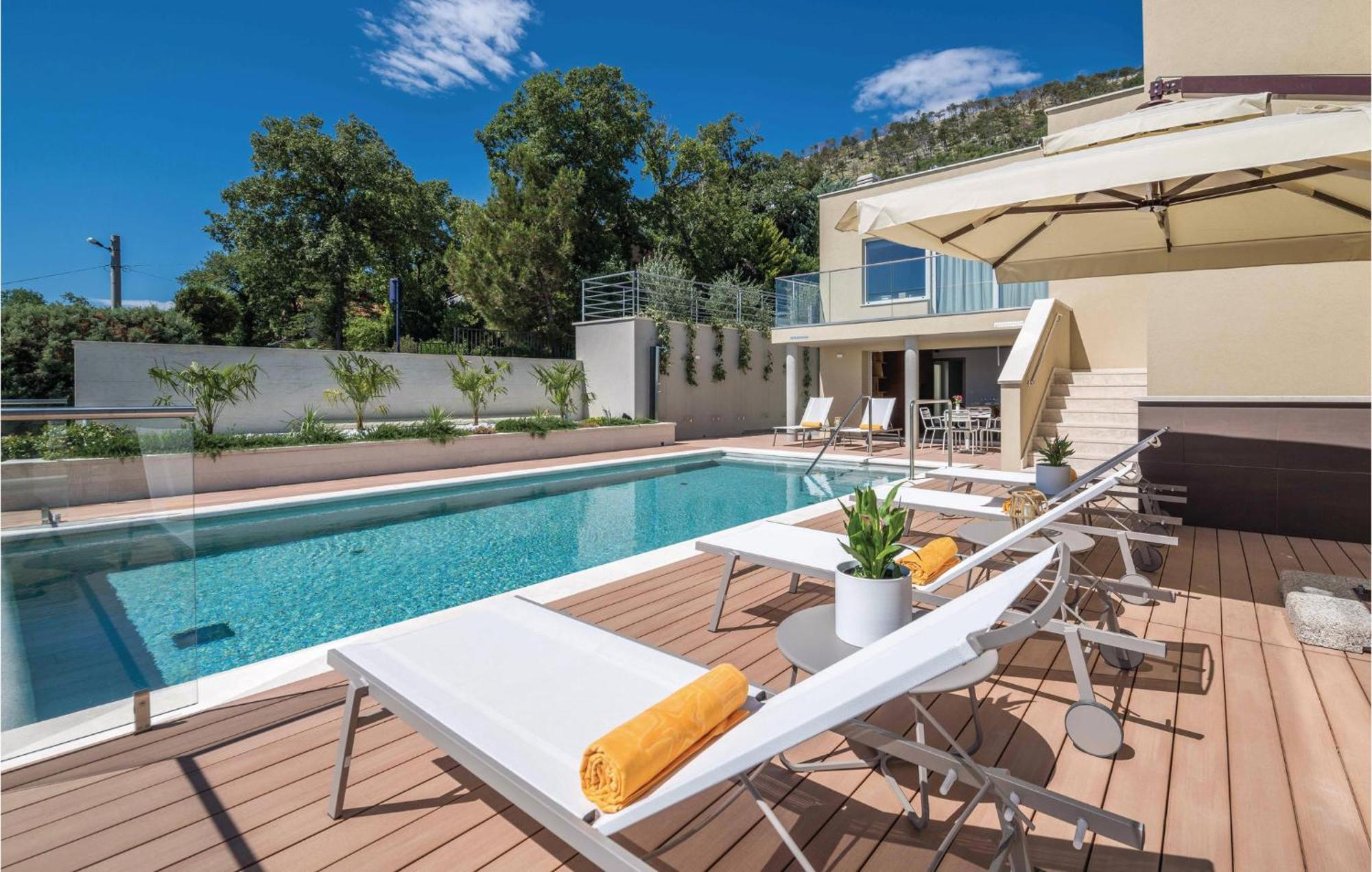 Nice Apartment In Plomin With Jacuzzi Kültér fotó