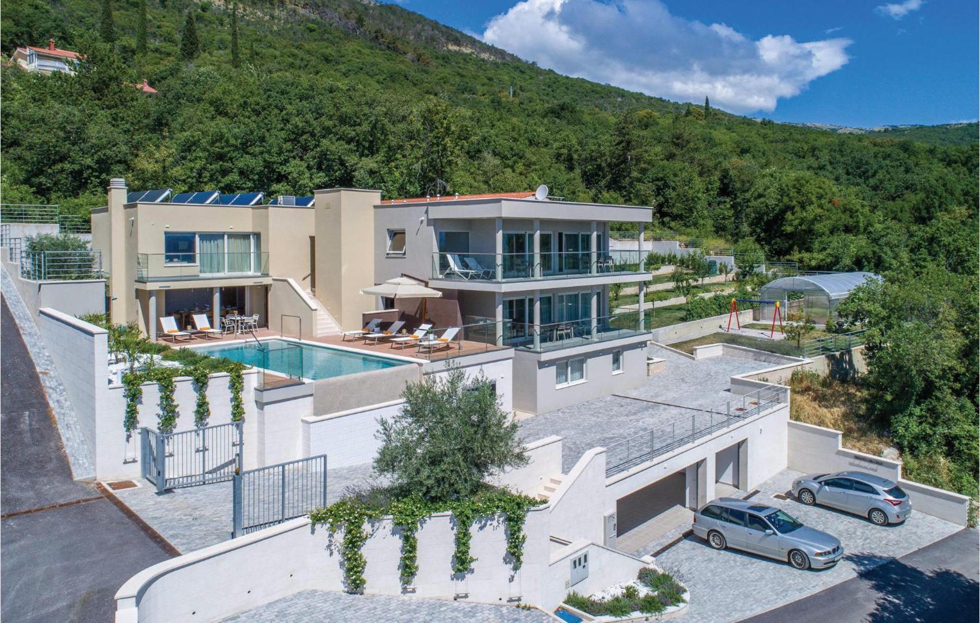 Nice Apartment In Plomin With Jacuzzi Kültér fotó