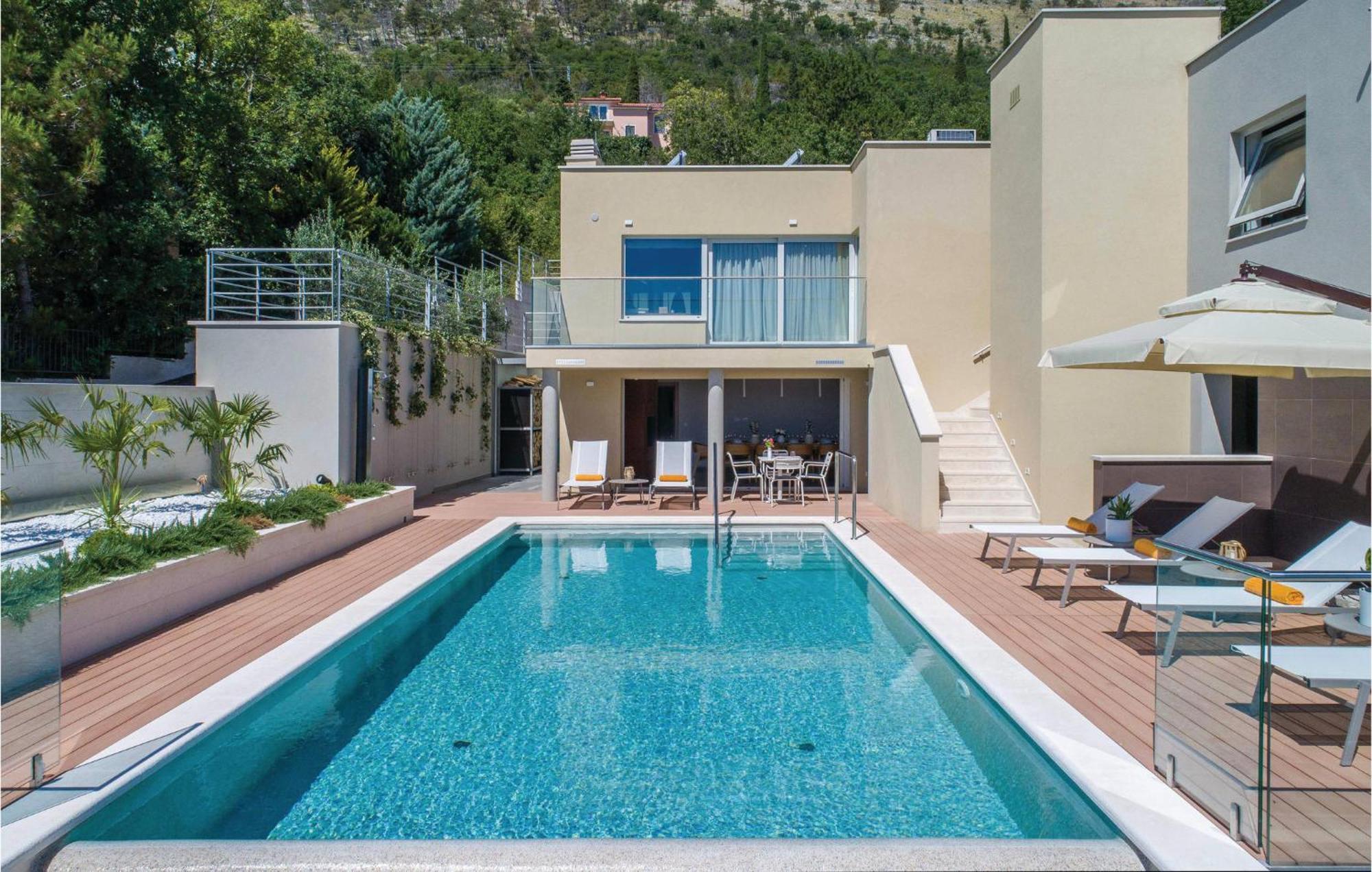 Nice Apartment In Plomin With Jacuzzi Kültér fotó