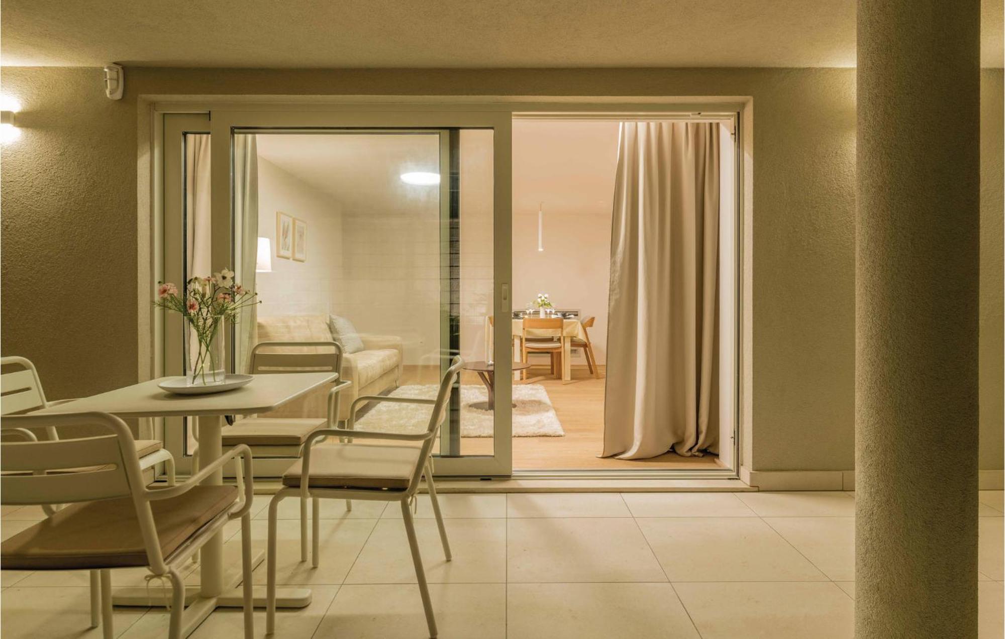 Nice Apartment In Plomin With Jacuzzi Kültér fotó