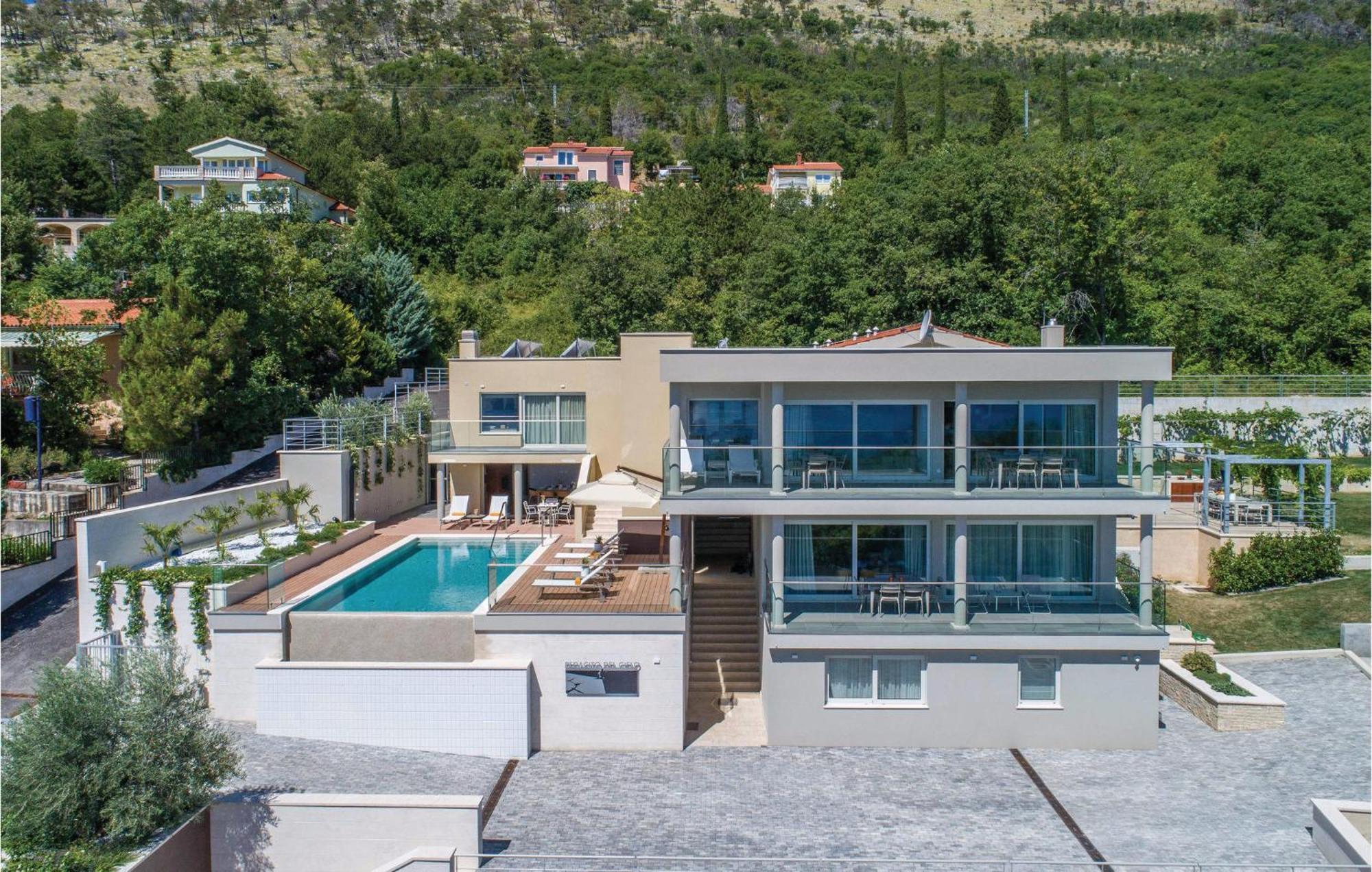 Nice Apartment In Plomin With Jacuzzi Kültér fotó